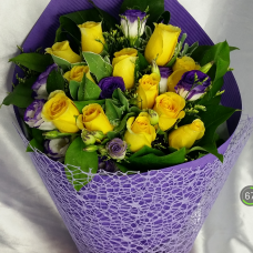 One Dozen Yellow Roses Bouquet